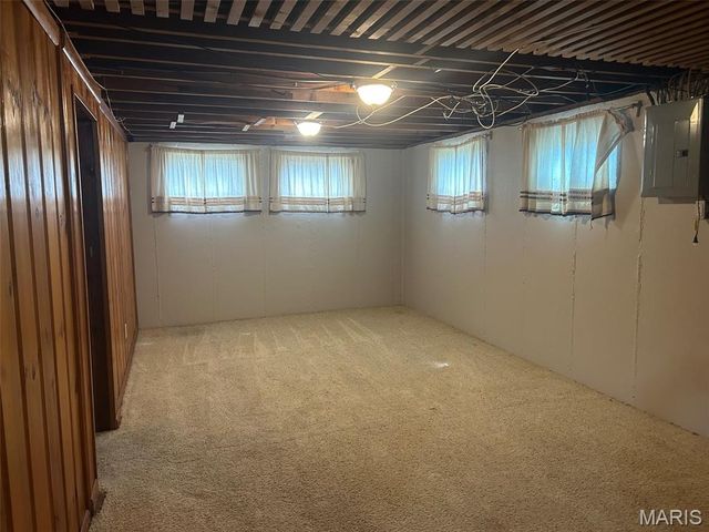 704 Holiday Avenue, Hazelwood, MO 63042