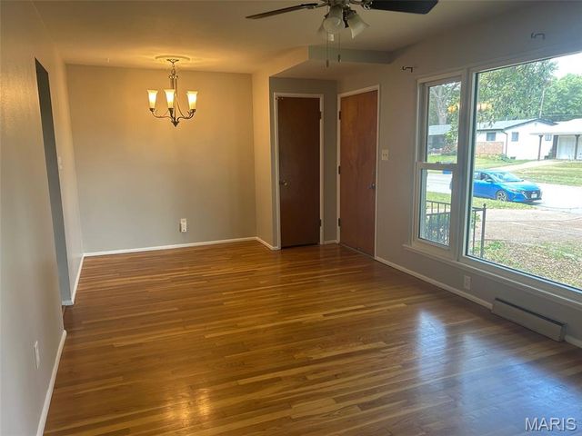 704 Holiday Avenue, Hazelwood, MO 63042