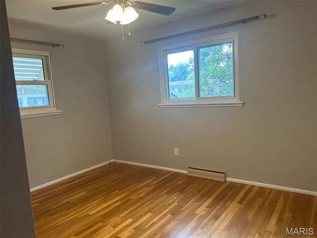 704 Holiday Avenue, Hazelwood, MO 63042