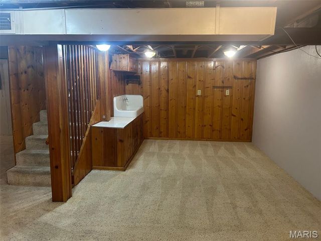 704 Holiday Avenue, Hazelwood, MO 63042