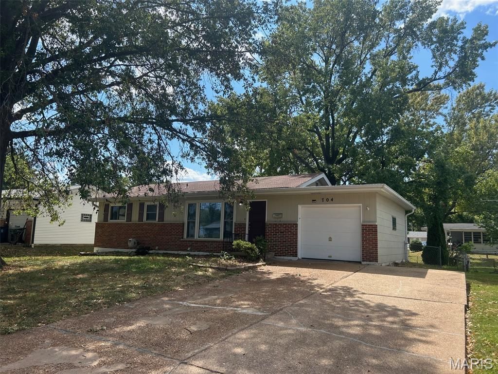 704 Holiday Avenue, Hazelwood, MO 63042