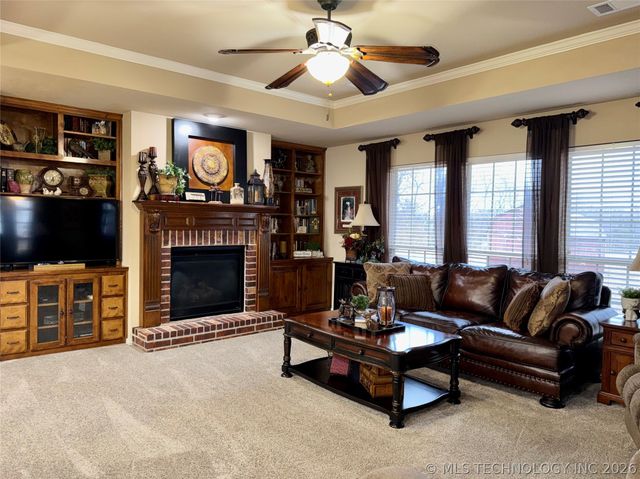 2103 S 1st Place, Broken Arrow, OK 74012