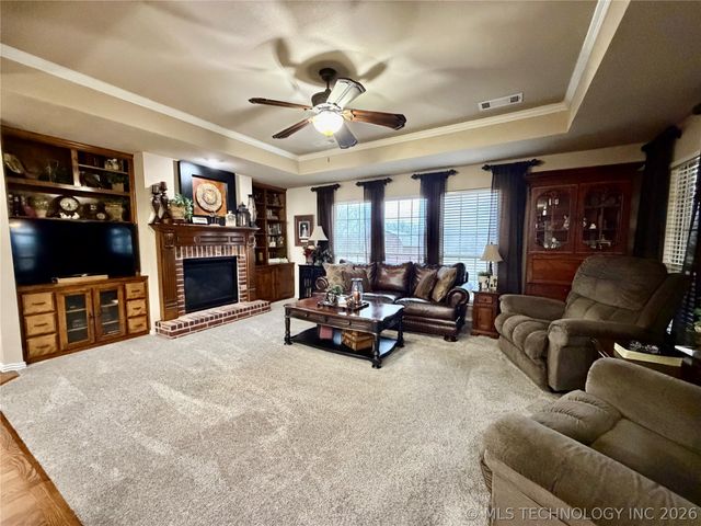 2103 S 1st Place, Broken Arrow, OK 74012