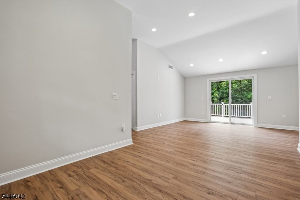20 Hilltop Rd, Kinnelon Boro, NJ 07405 — photo 3