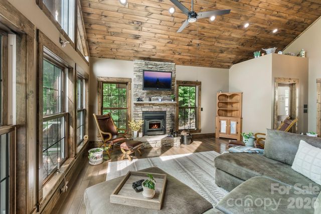 1009 Larkspur Trail, Banner Elk, NC 28604