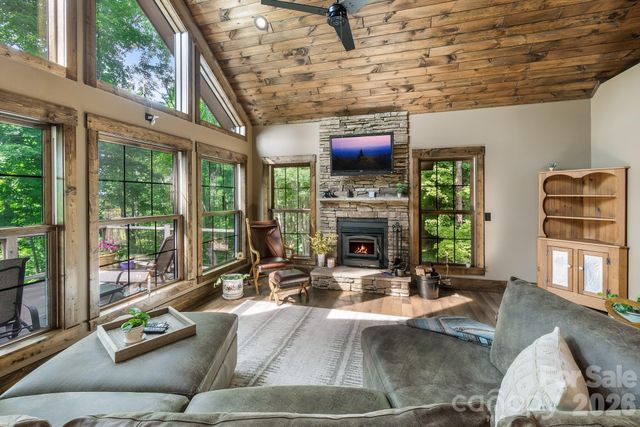 1009 Larkspur Trail, Banner Elk, NC 28604