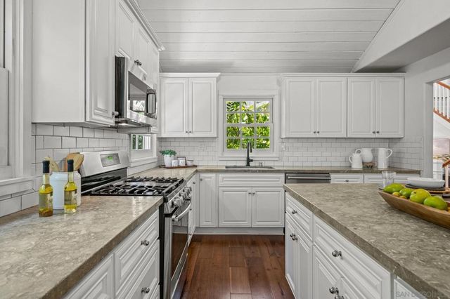 3412 Buena Creek Rd, Vista, CA 92084