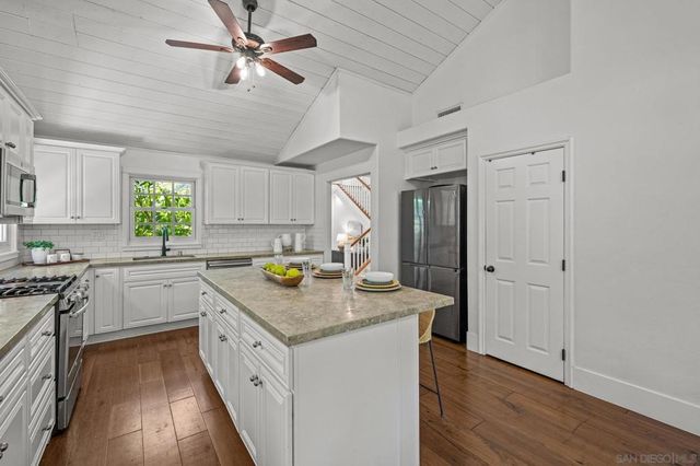 3412 Buena Creek Rd, Vista, CA 92084