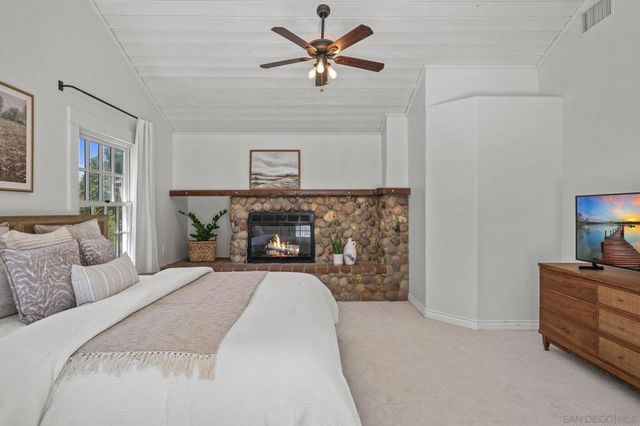 3412 Buena Creek Rd, Vista, CA 92084