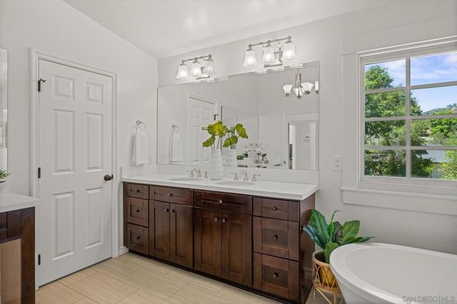 3412 Buena Creek Rd, Vista, CA 92084