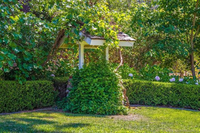 3412 Buena Creek Rd, Vista, CA 92084