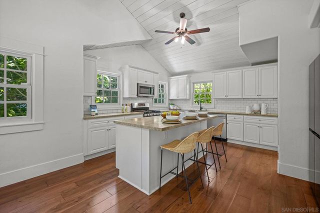 3412 Buena Creek Rd, Vista, CA 92084