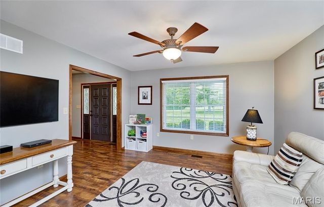 22 Wagon Wheel, Troy, MO 63379