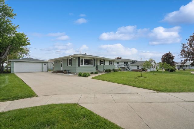 135 29th Street Court, Marion, IA 52302