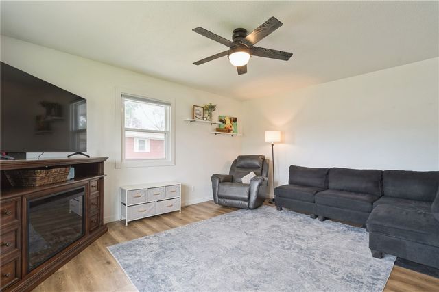 135 29th Street Court, Marion, IA 52302