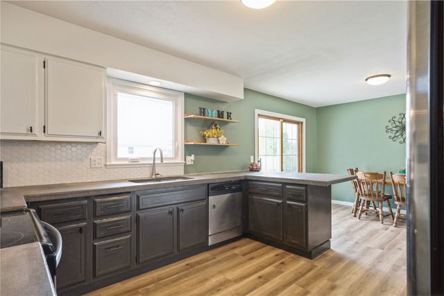 135 29th Street Court, Marion, IA 52302