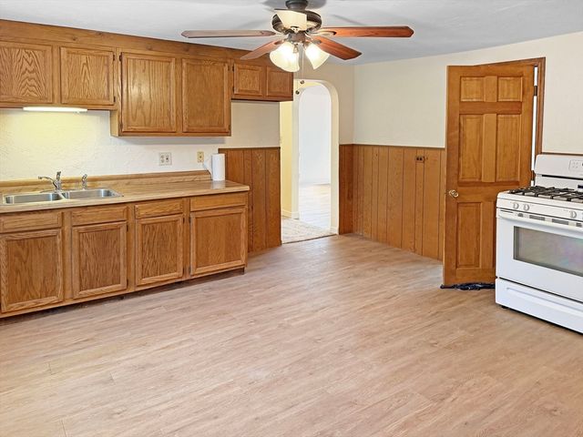 10 Gerald Ct 2, Leicester, MA 01524