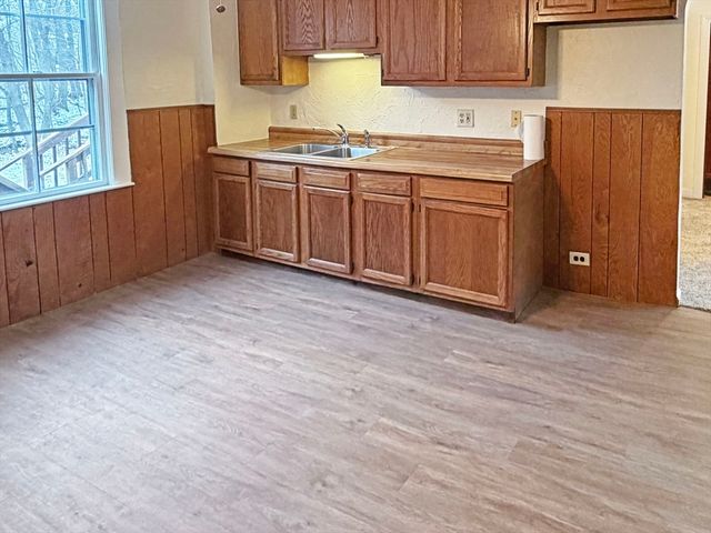 10 Gerald Ct 2, Leicester, MA 01524