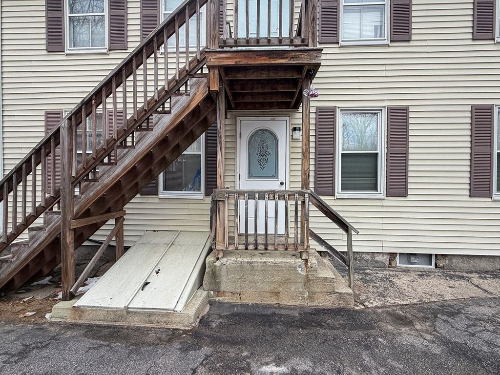 10 Gerald Ct 2, Leicester, MA 01524