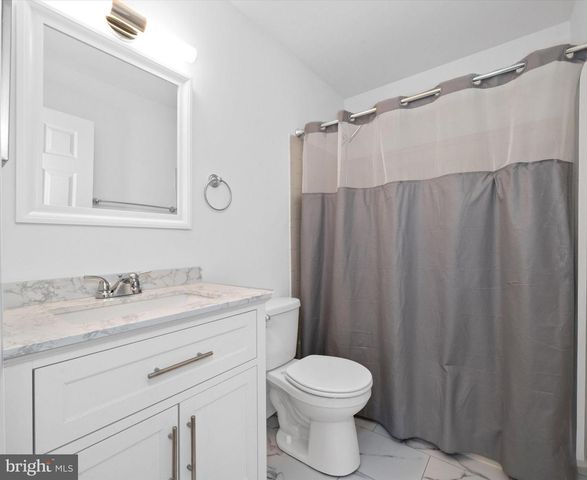 11 WEDGEFIELD CT, New Castle, DE 19720