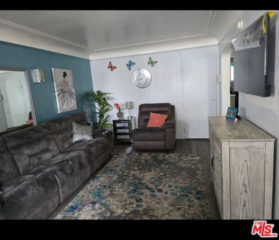 611 W 109th Street, Los Angeles, CA 90044