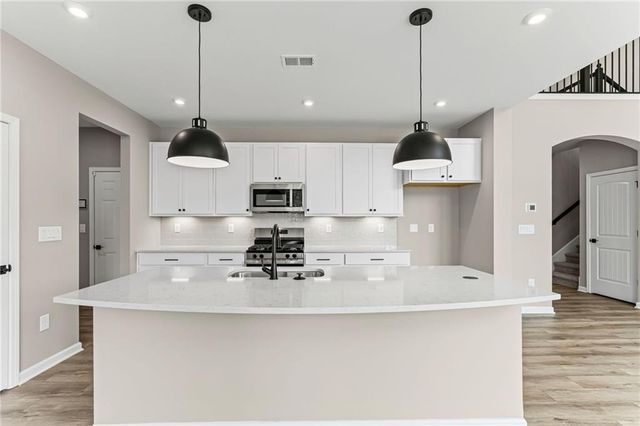 716 Crystal Lake Parkway, Hoschton, GA 30548