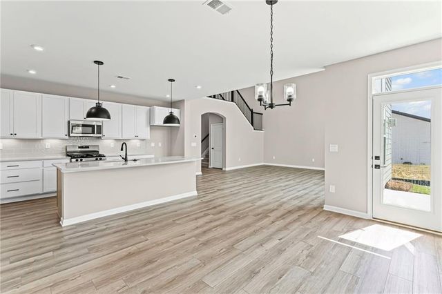 716 Crystal Lake Parkway, Hoschton, GA 30548