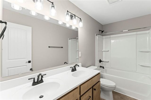 716 Crystal Lake Parkway, Hoschton, GA 30548