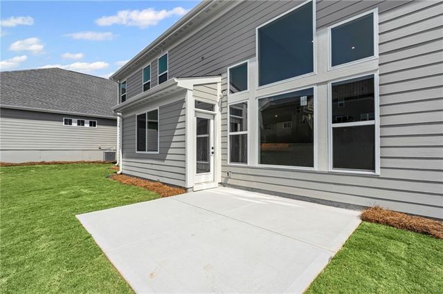 716 Crystal Lake Parkway, Hoschton, GA 30548