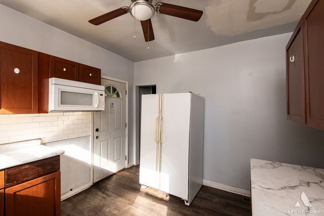 8136 S Manistee Avenue, Chicago, IL 60617