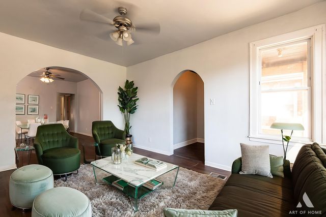 8136 S Manistee Avenue, Chicago, IL 60617