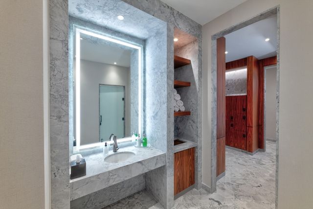 682 Atlantic Ave 37J, Boston, MA 02111