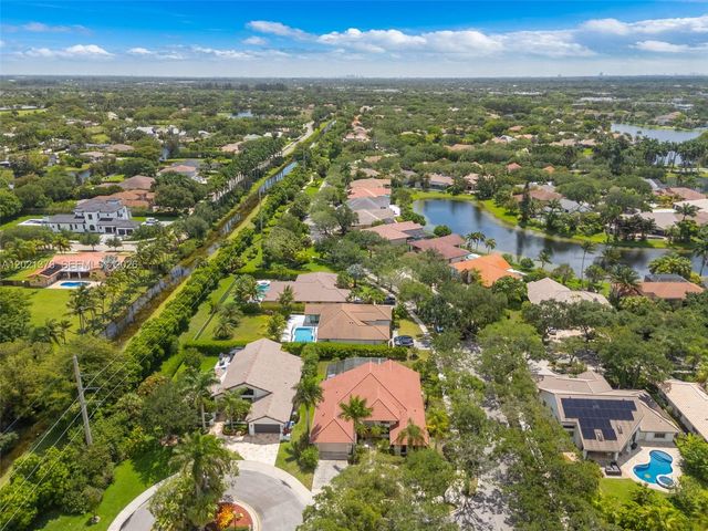 1051 Deerpath Ct, Weston, FL 33326