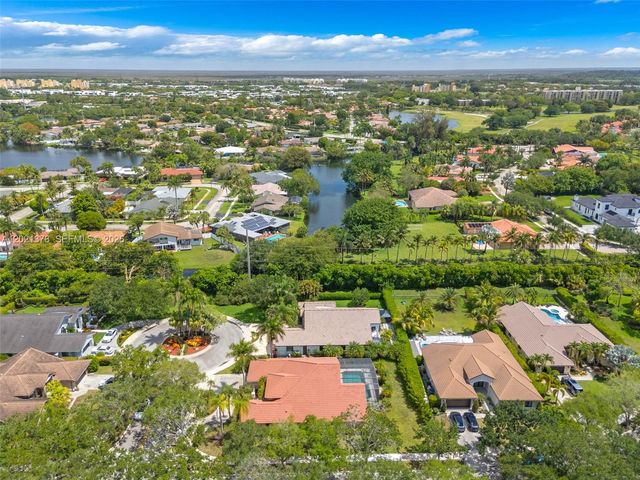 1051 Deerpath Ct, Weston, FL 33326