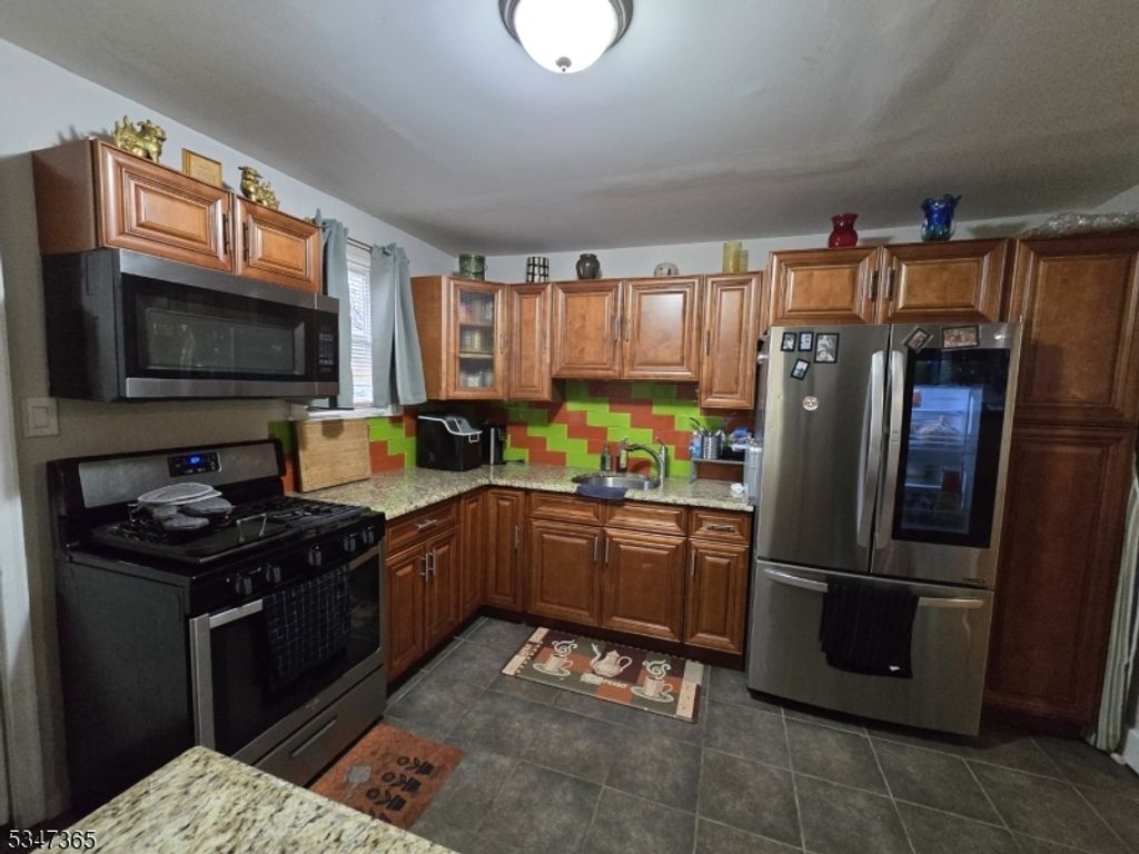 36 Holland St, Newark City, NJ 07103