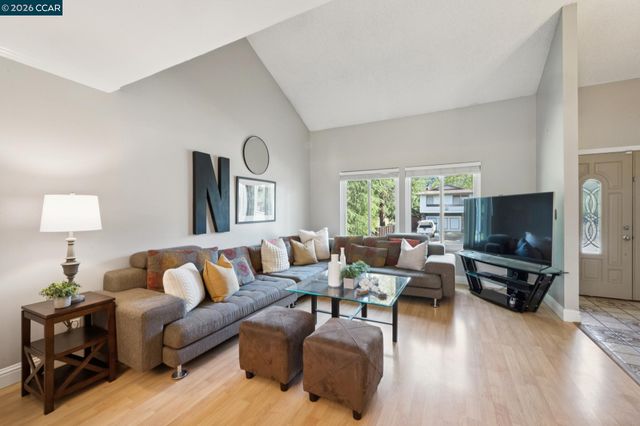 510 Mt Dell Drive, Clayton, CA 94517