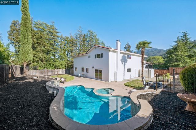 510 Mt Dell Drive, Clayton, CA 94517