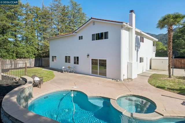 510 Mt Dell Drive, Clayton, CA 94517