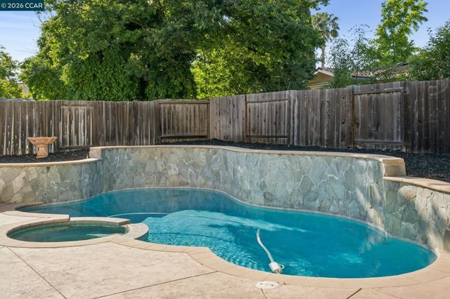 510 Mt Dell Drive, Clayton, CA 94517