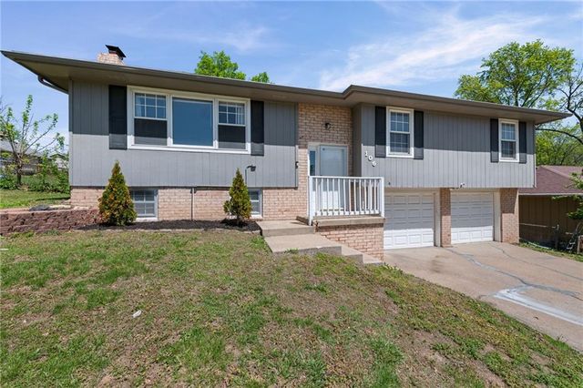 106 NW 61st Street, Gladstone, MO 64118