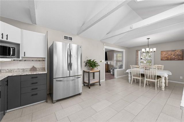 106 NW 61st Street, Gladstone, MO 64118