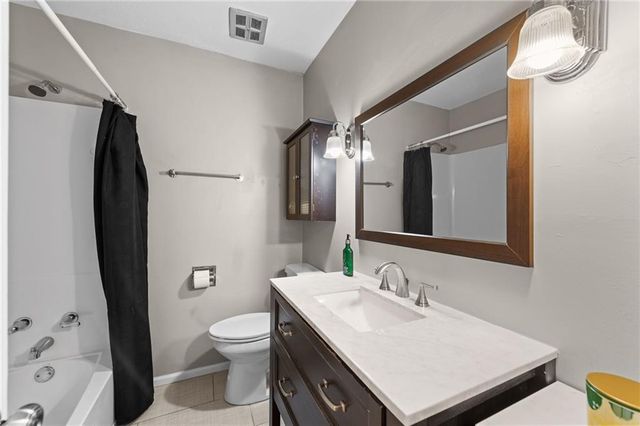 106 NW 61st Street, Gladstone, MO 64118