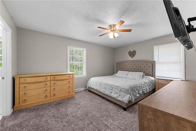 106 NW 61st Street, Gladstone, MO 64118