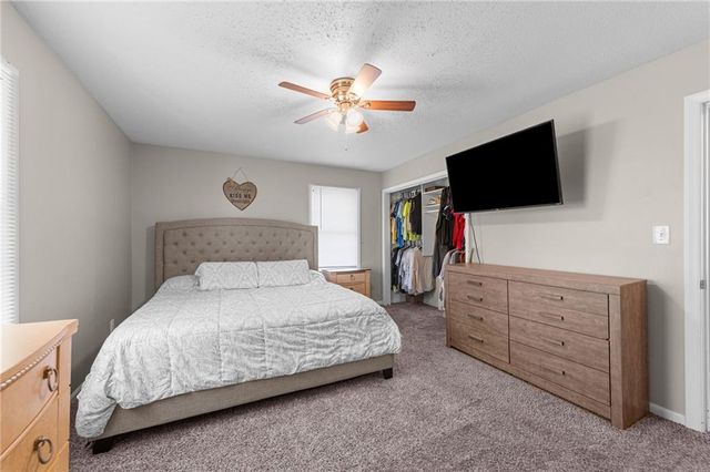 106 NW 61st Street, Gladstone, MO 64118