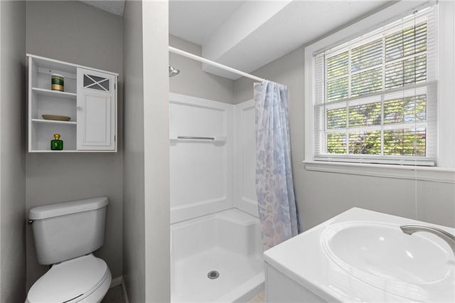 106 NW 61st Street, Gladstone, MO 64118