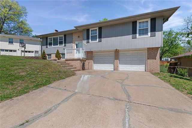 106 NW 61st Street, Gladstone, MO 64118