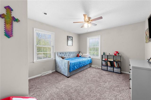 106 NW 61st Street, Gladstone, MO 64118