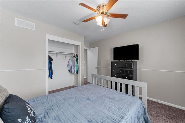 106 NW 61st Street, Gladstone, MO 64118