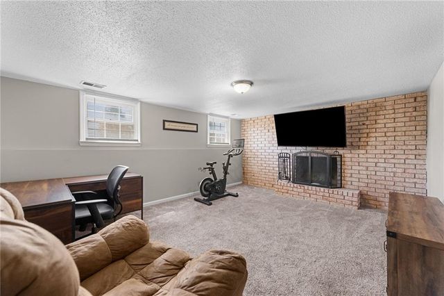 106 NW 61st Street, Gladstone, MO 64118