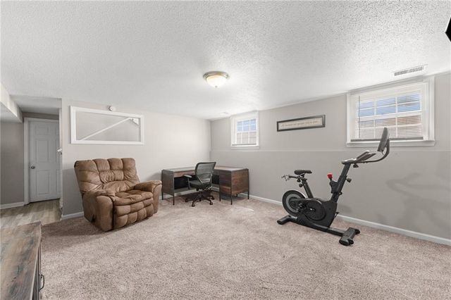 106 NW 61st Street, Gladstone, MO 64118